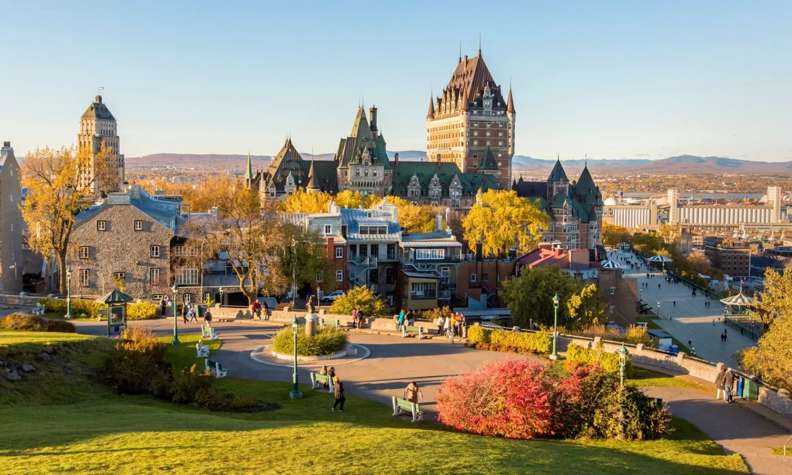 TOP 15 trường Đại học Canada theo QS và THE Rankings 2024